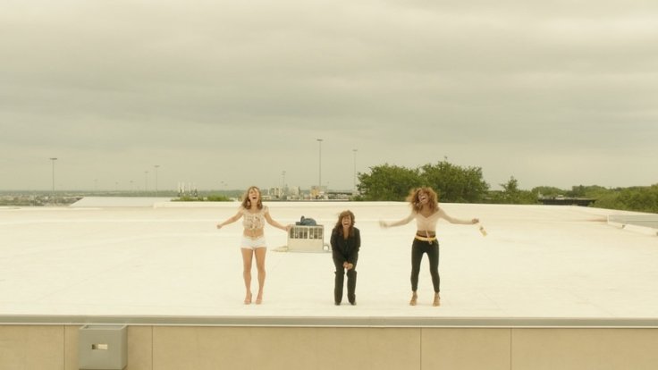 support-the-girls-rooftop-02